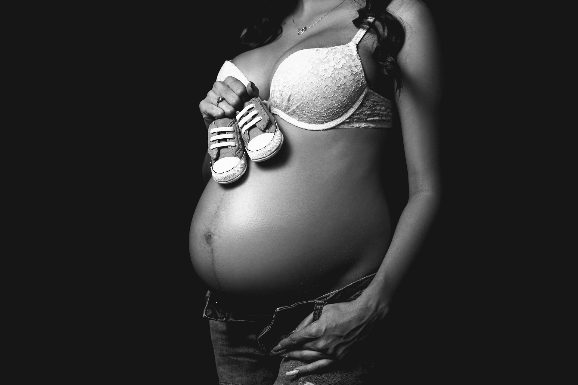 pregnant-4129849_1920